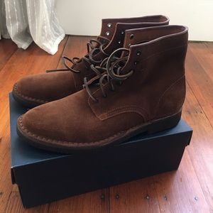 Never worn FRYE men’s suede ankle boot